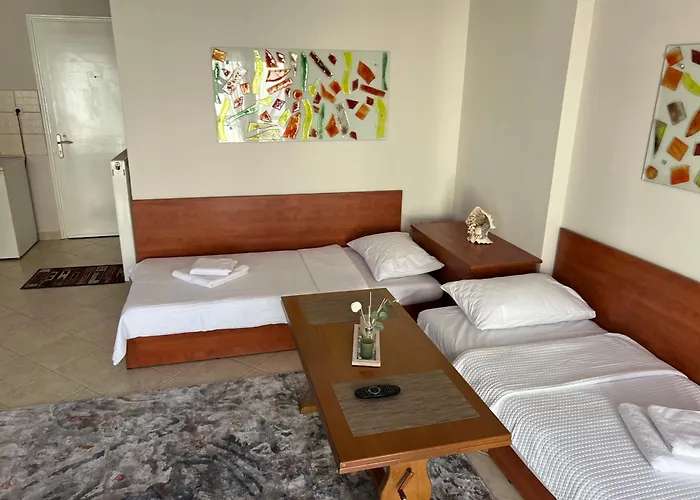 Ourania's Kastoria * Mavrokhorion